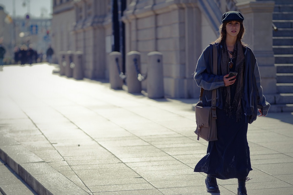 Ragazza stile street style borsa